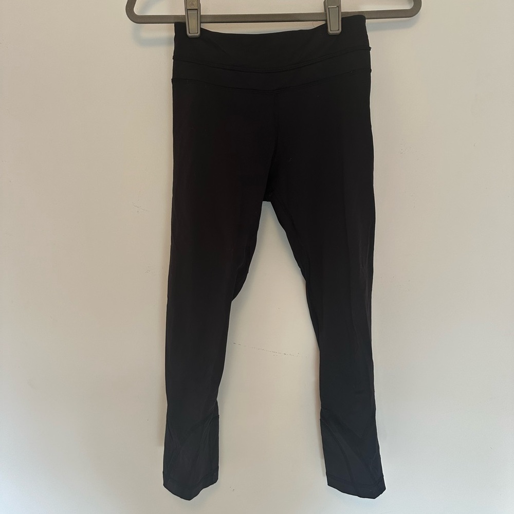 Low rise lululemon leggings (size 4). Length 21 inches